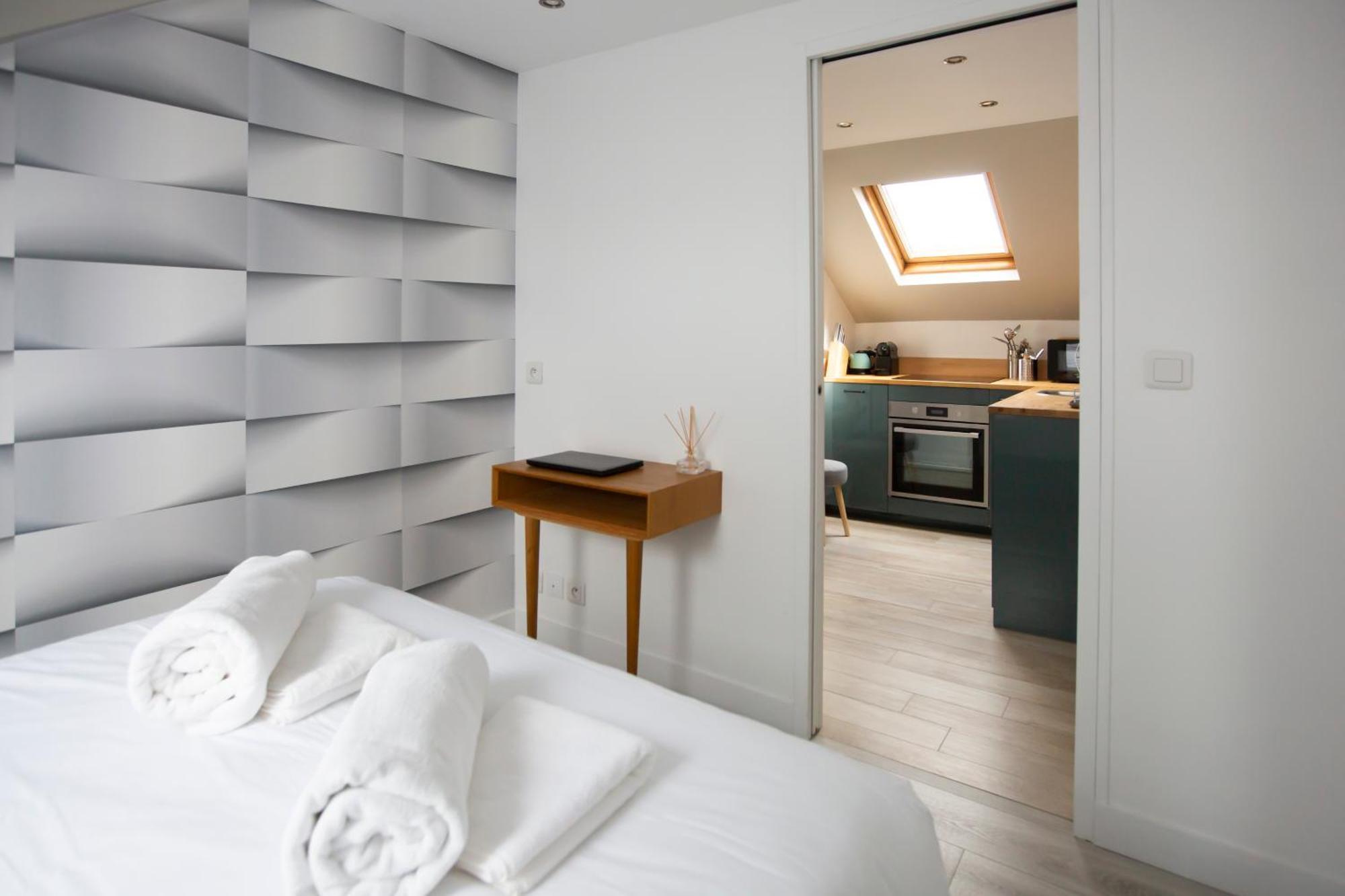 Modern Apartement In The City Center. ポワシー エクステリア 写真