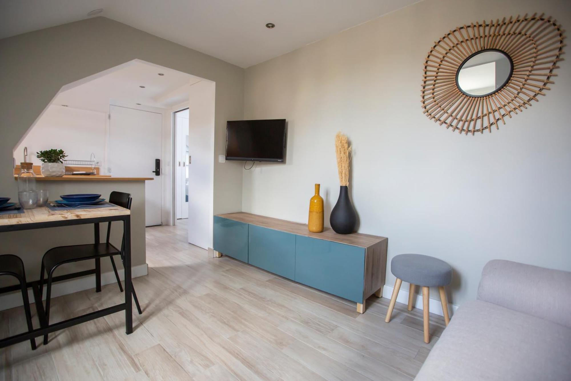 Modern Apartement In The City Center. ポワシー エクステリア 写真
